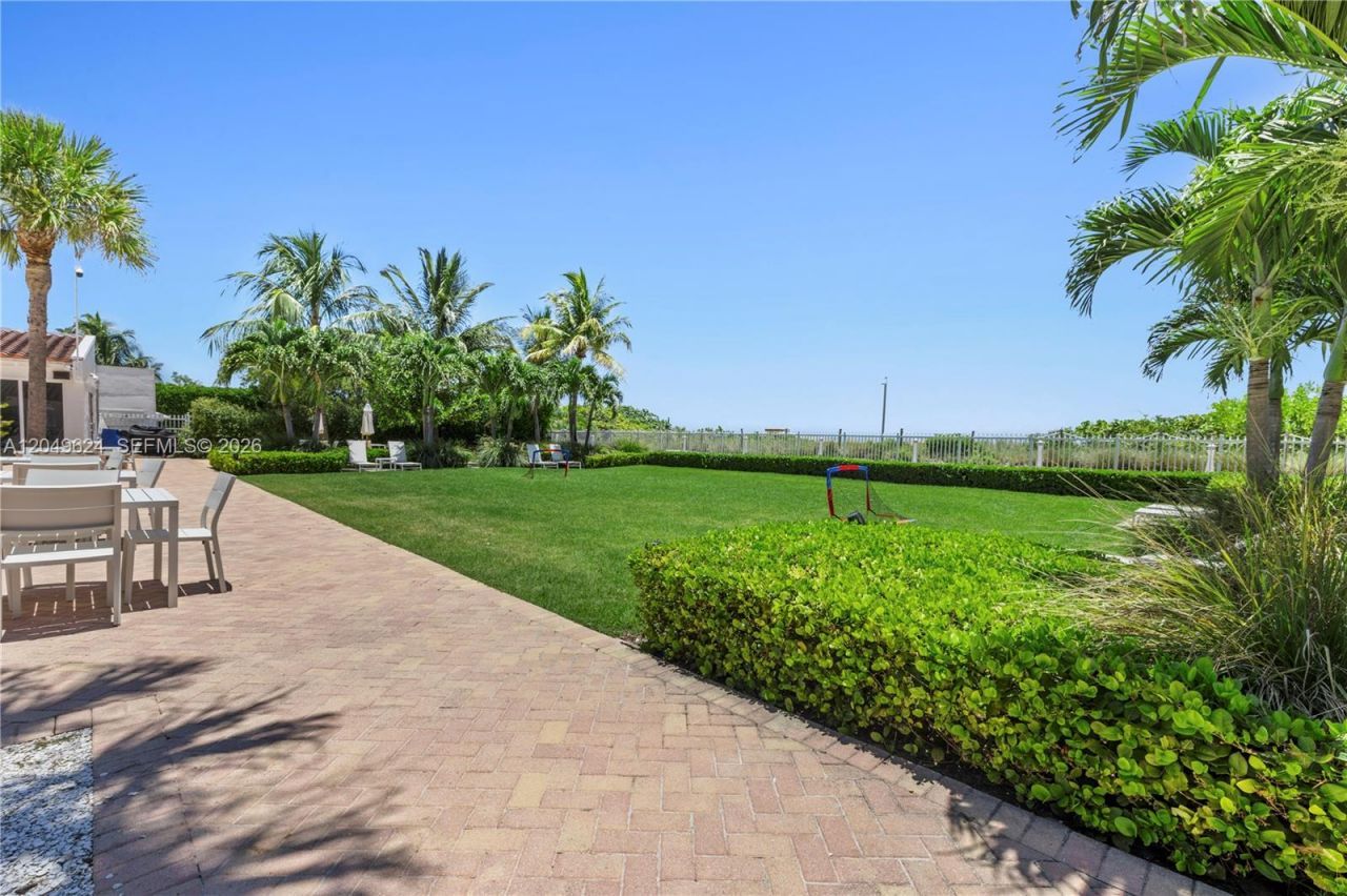 2457 Collins Ave , Unit 307, Miami Beach, FL 33140 Photo