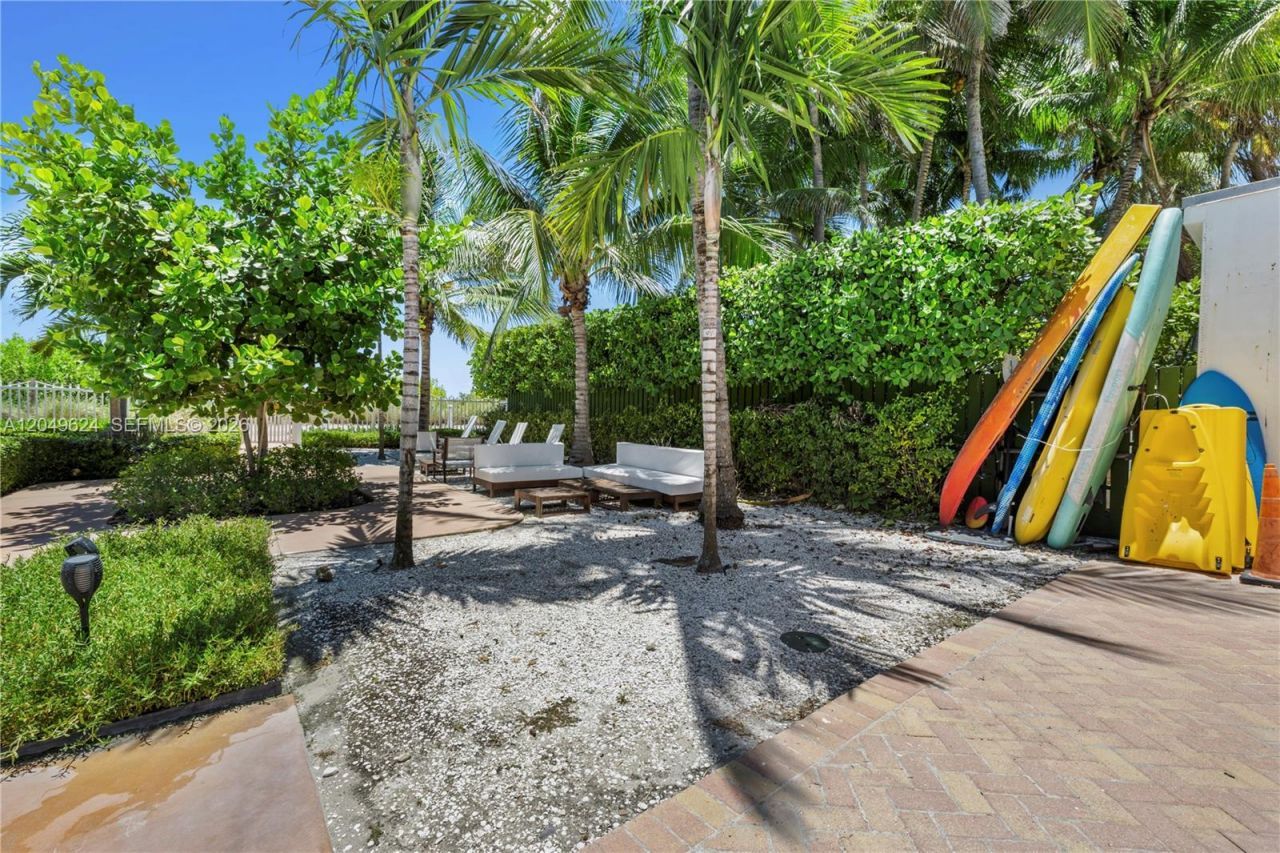 2457 Collins Ave , Unit 307, Miami Beach, FL 33140 Photo