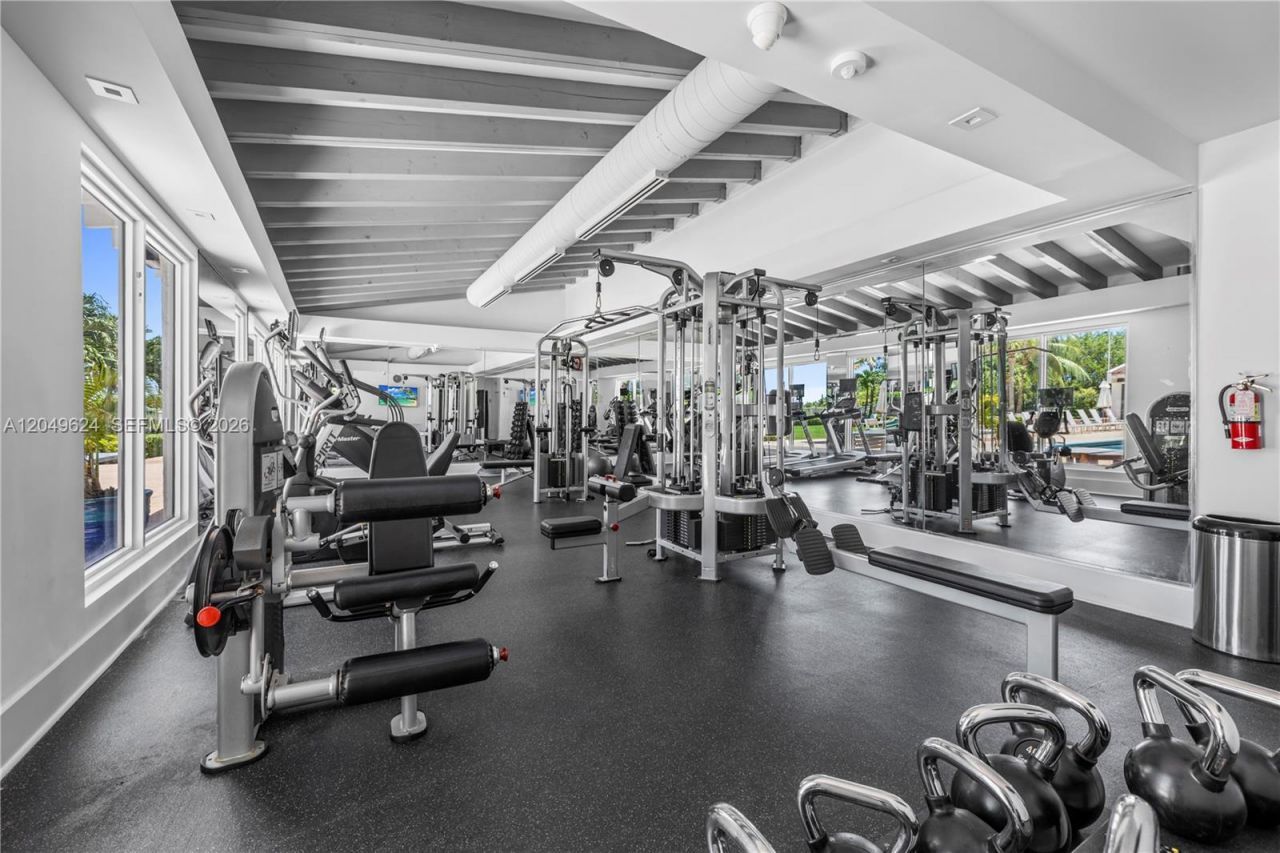 2457 Collins Ave , Unit 307, Miami Beach, FL 33140 Photo