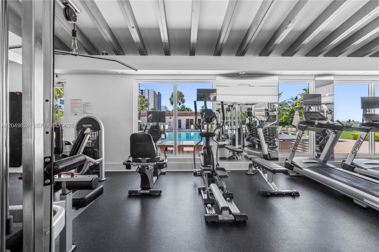 2457 Collins Ave , Unit 307, Miami Beach, FL 33140 Photo