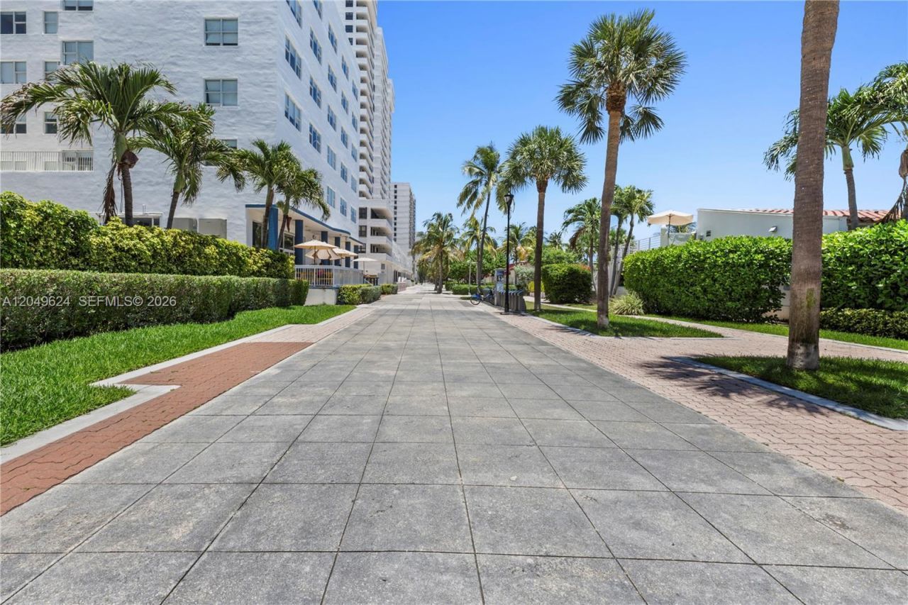 2457 Collins Ave , Unit 307, Miami Beach, FL 33140 Photo