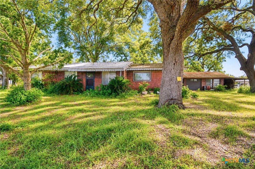 194 Club Drive, Victoria, TX 77905 Main Photo