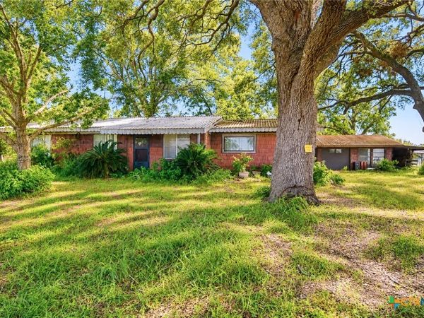 194 Club Drive, Victoria, TX 77905