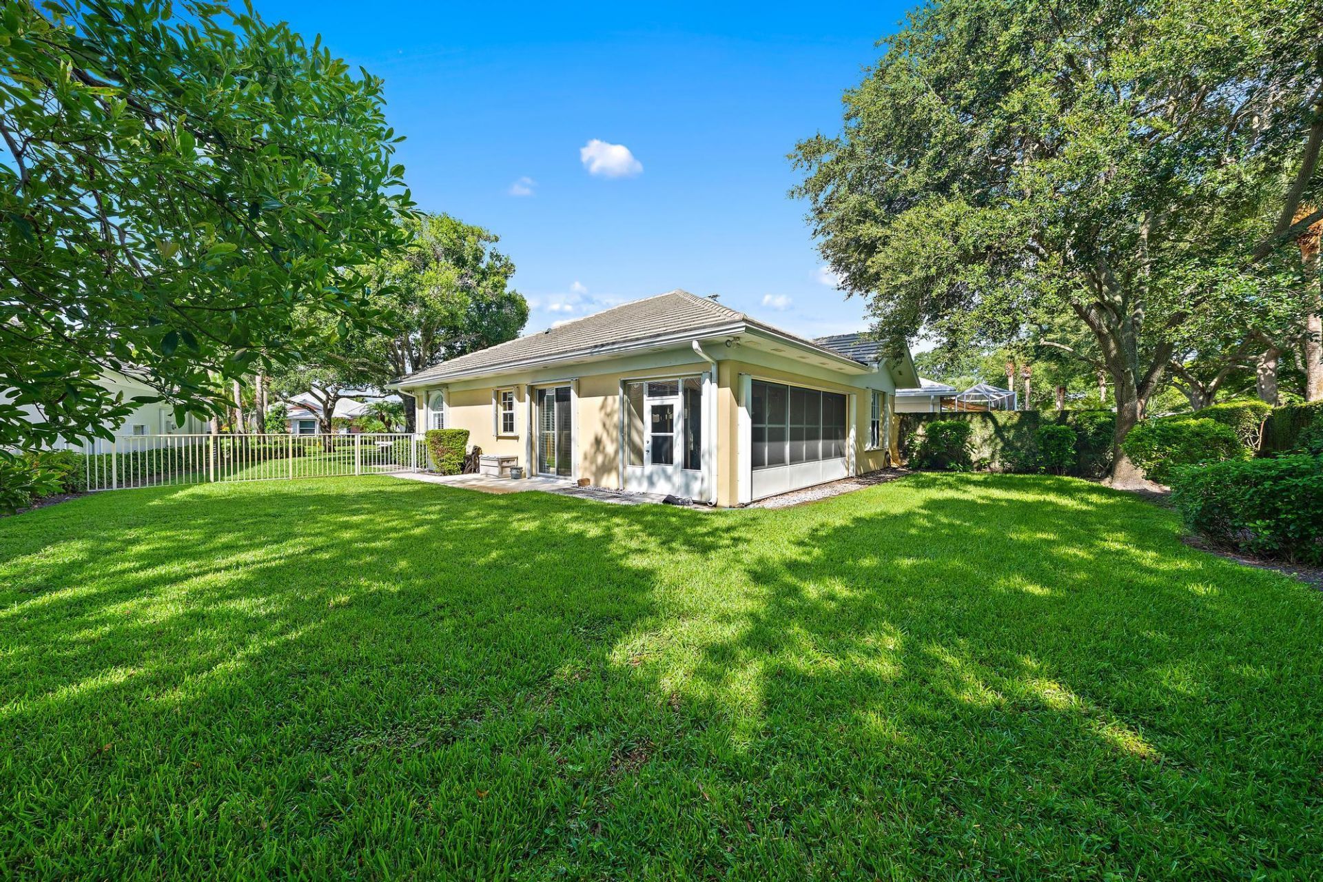 8548 Beaconhill Road, Palm Beach Gardens, FL 33410 Photo