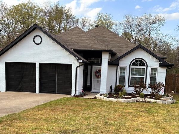 804 Clover Hill Lane, Cedar Hill, TX 75104