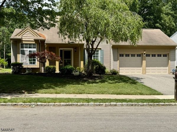 20 Winding Brook Ln, Jefferson, NJ 07438