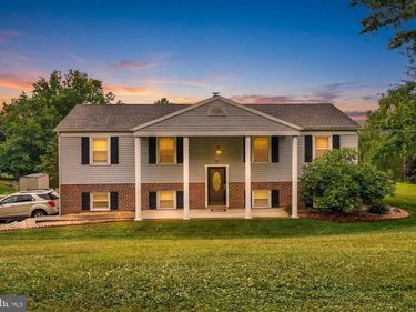 20 OAK DRIVE, MOUNT WOLF, PA 17347