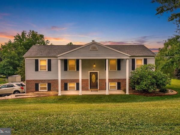 20 OAK DRIVE, MOUNT WOLF, PA 17347