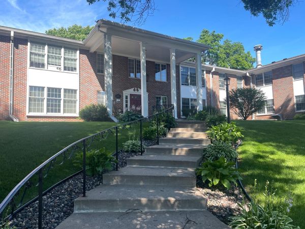 408 3rd Street N, Unit 104, Stillwater, MN 55082