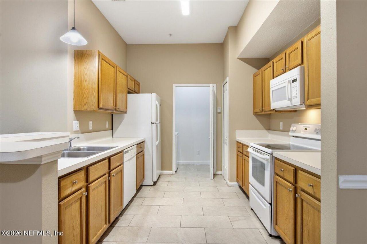 6100 Maggies Circle, Unit 104, Jacksonville, FL 32244 Photo