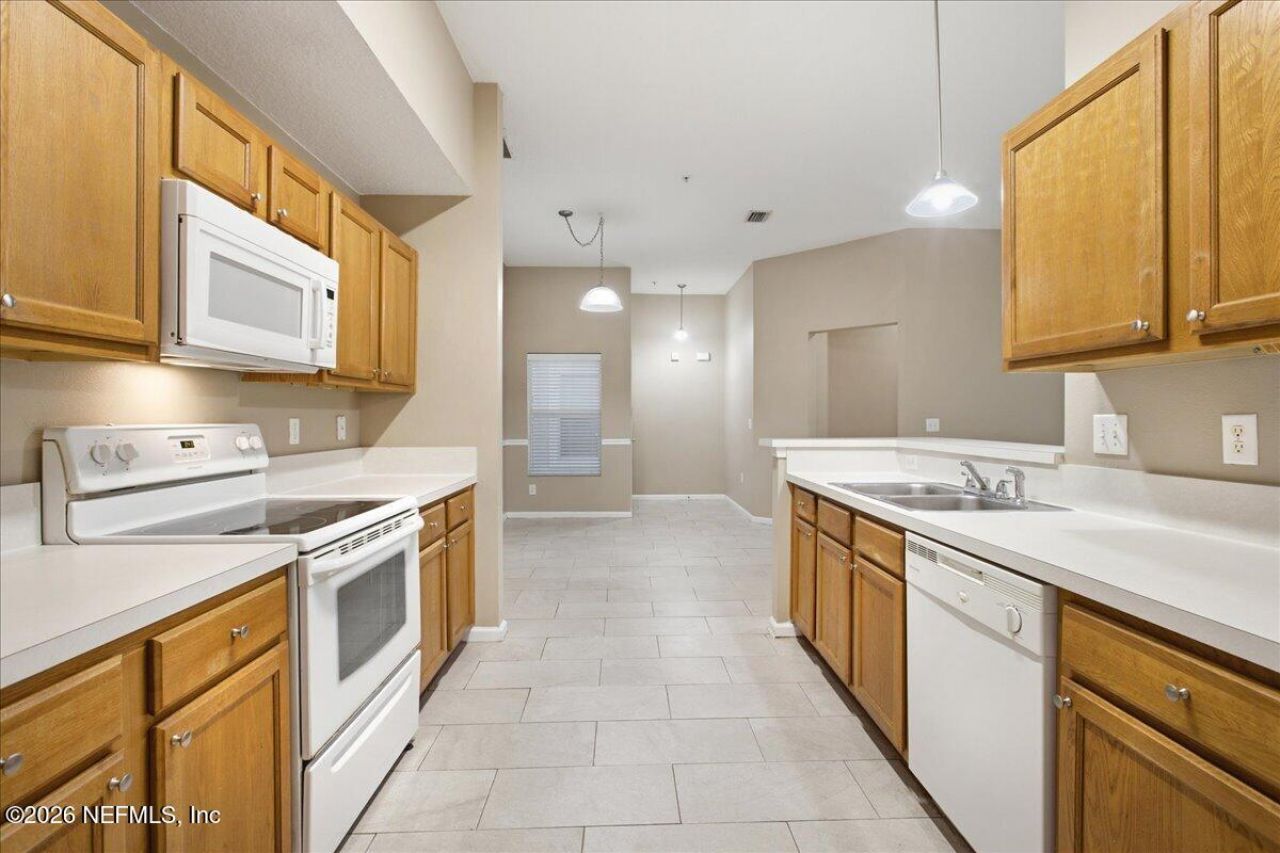 6100 Maggies Circle, Unit 104, Jacksonville, FL 32244 Photo