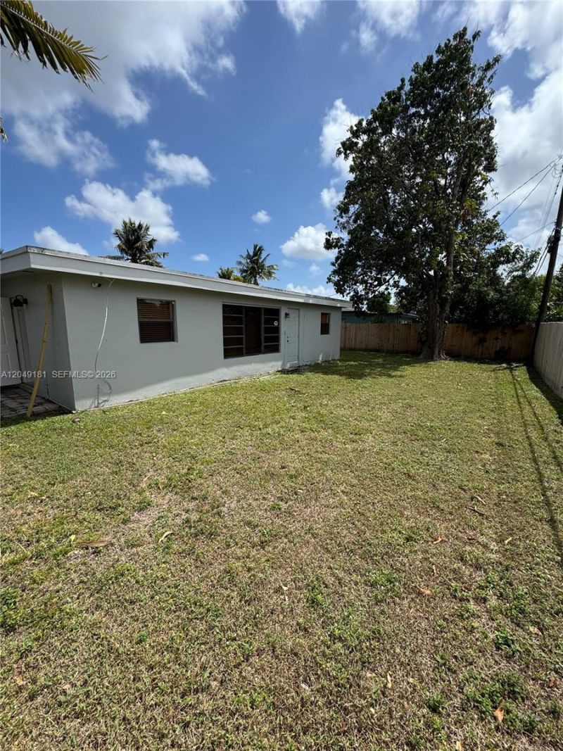 649 W Evanston Cir, Fort Lauderdale, FL 33312 Main Photo