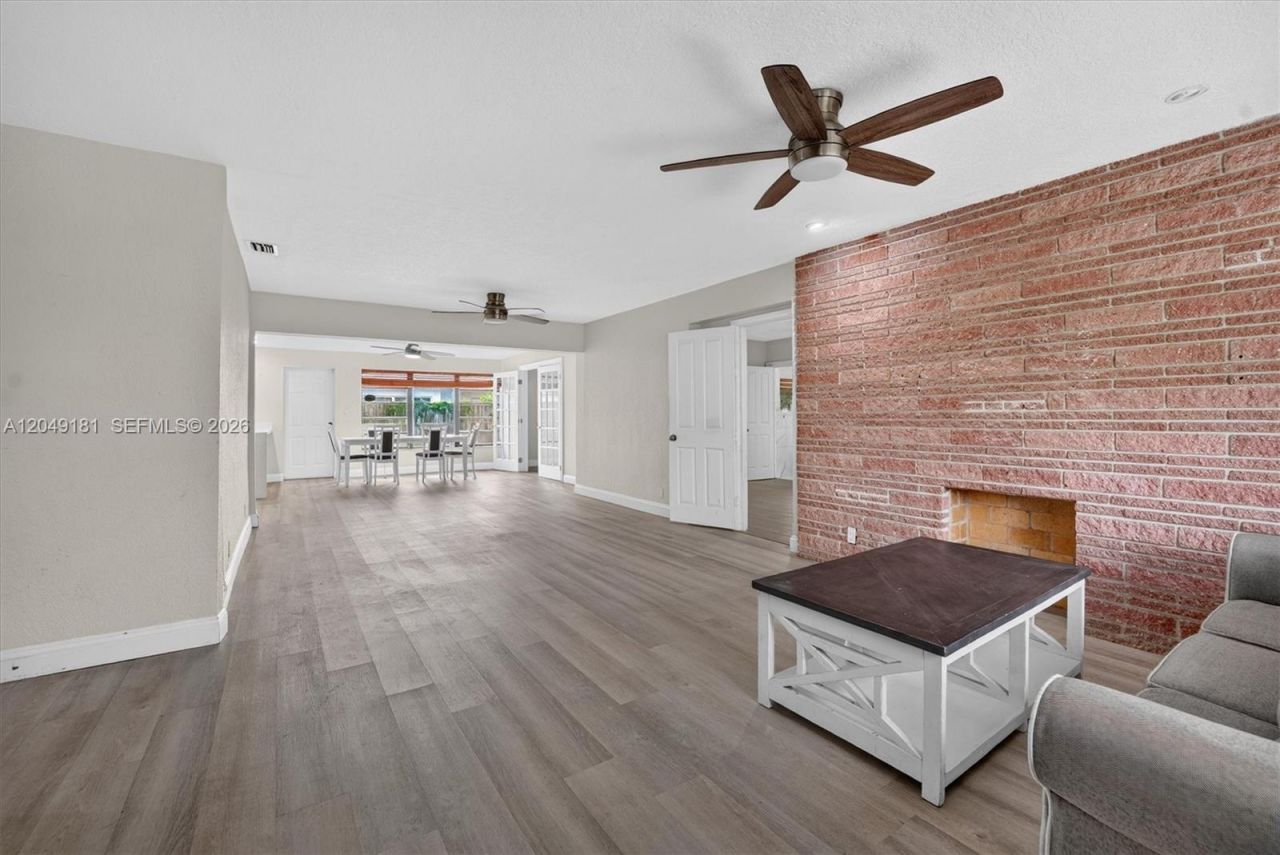 649 W Evanston Cir, Fort Lauderdale, FL 33312 Photo