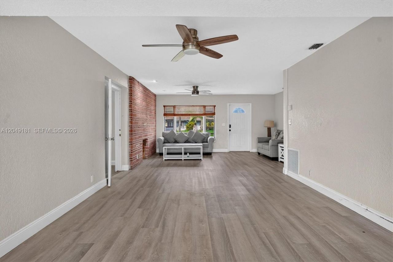649 W Evanston Cir, Fort Lauderdale, FL 33312 Photo