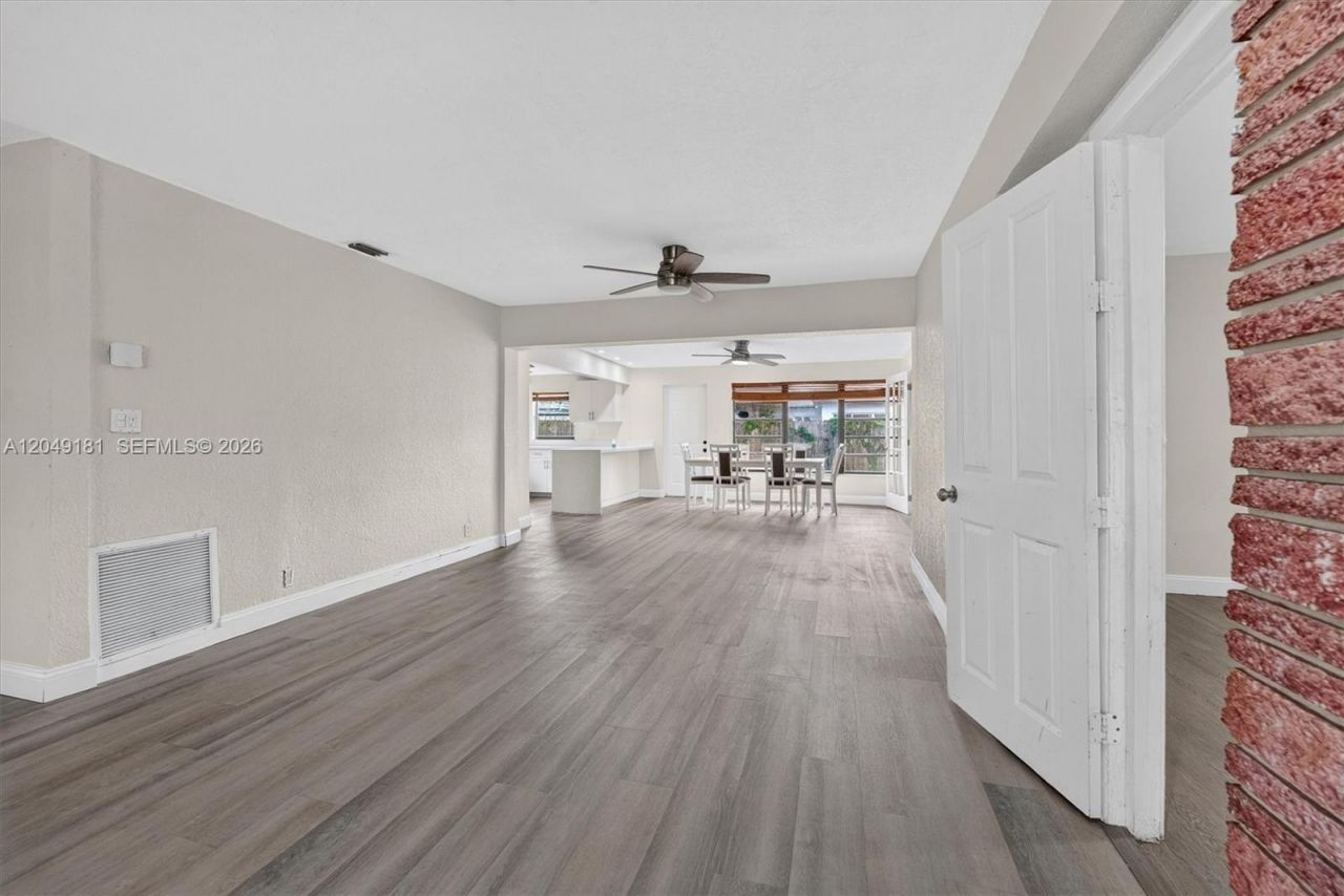 649 W Evanston Cir, Fort Lauderdale, FL 33312 Photo