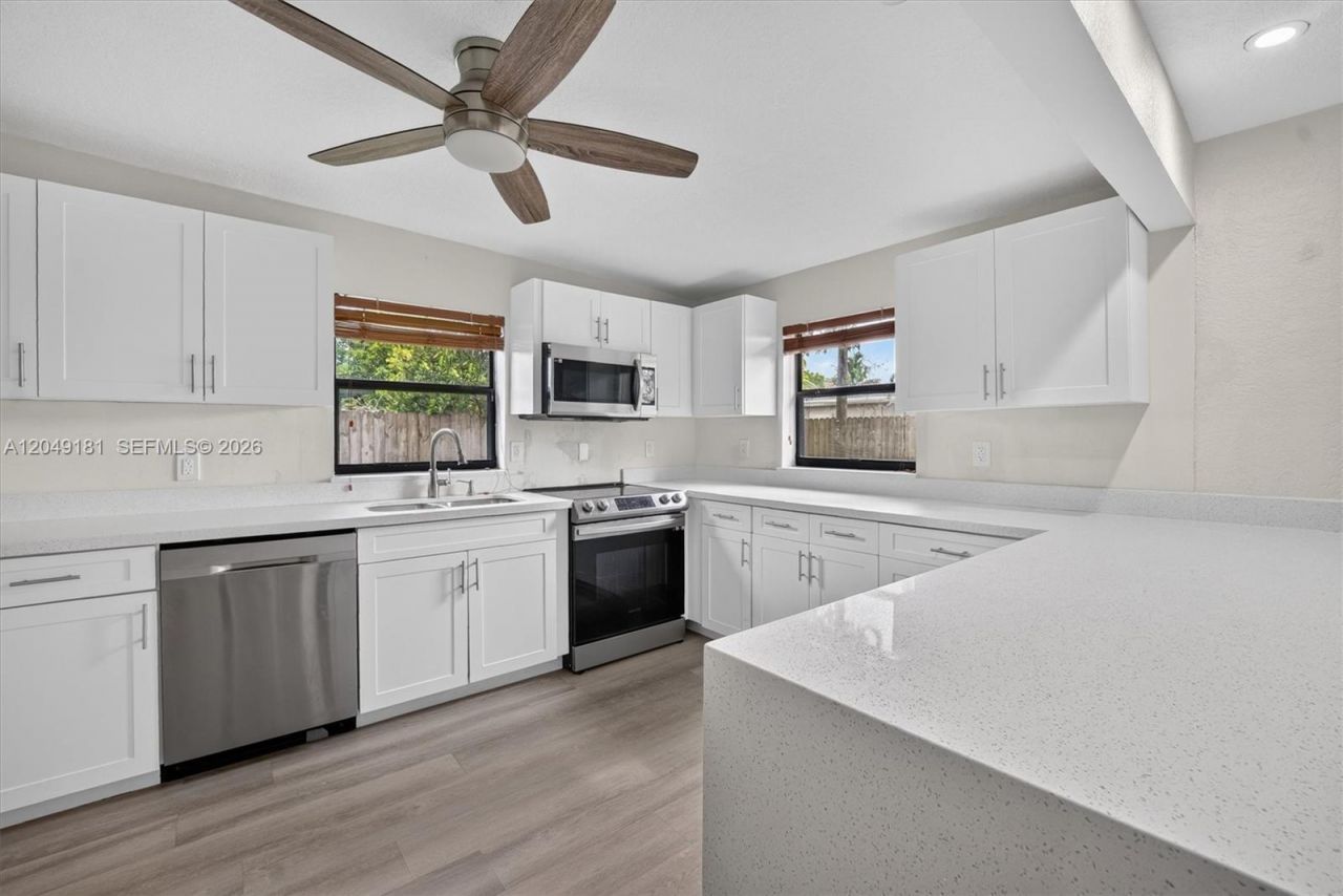 649 W Evanston Cir, Fort Lauderdale, FL 33312 Photo
