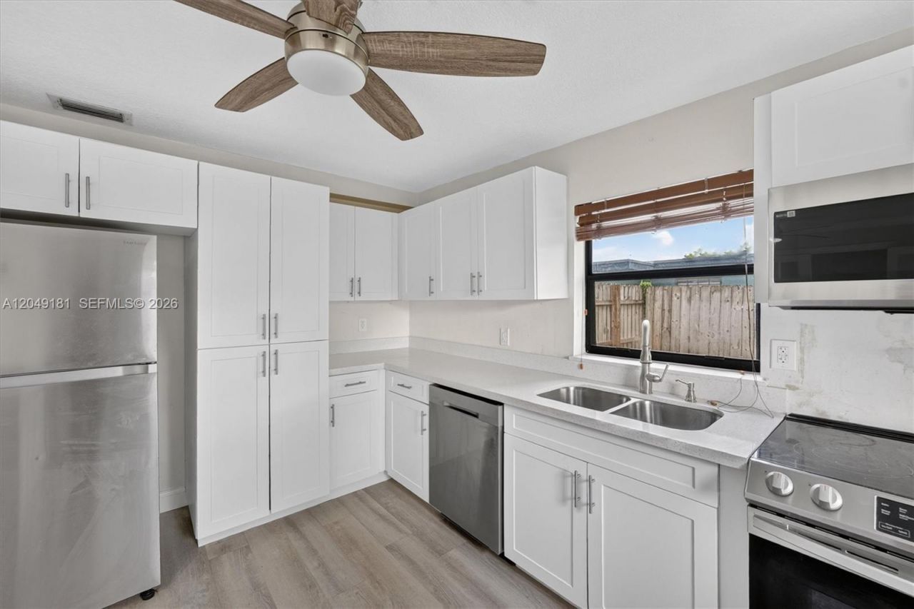 649 W Evanston Cir, Fort Lauderdale, FL 33312 Photo