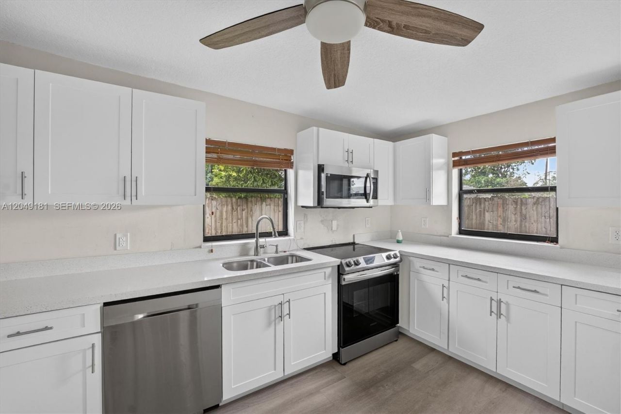 649 W Evanston Cir, Fort Lauderdale, FL 33312 Photo