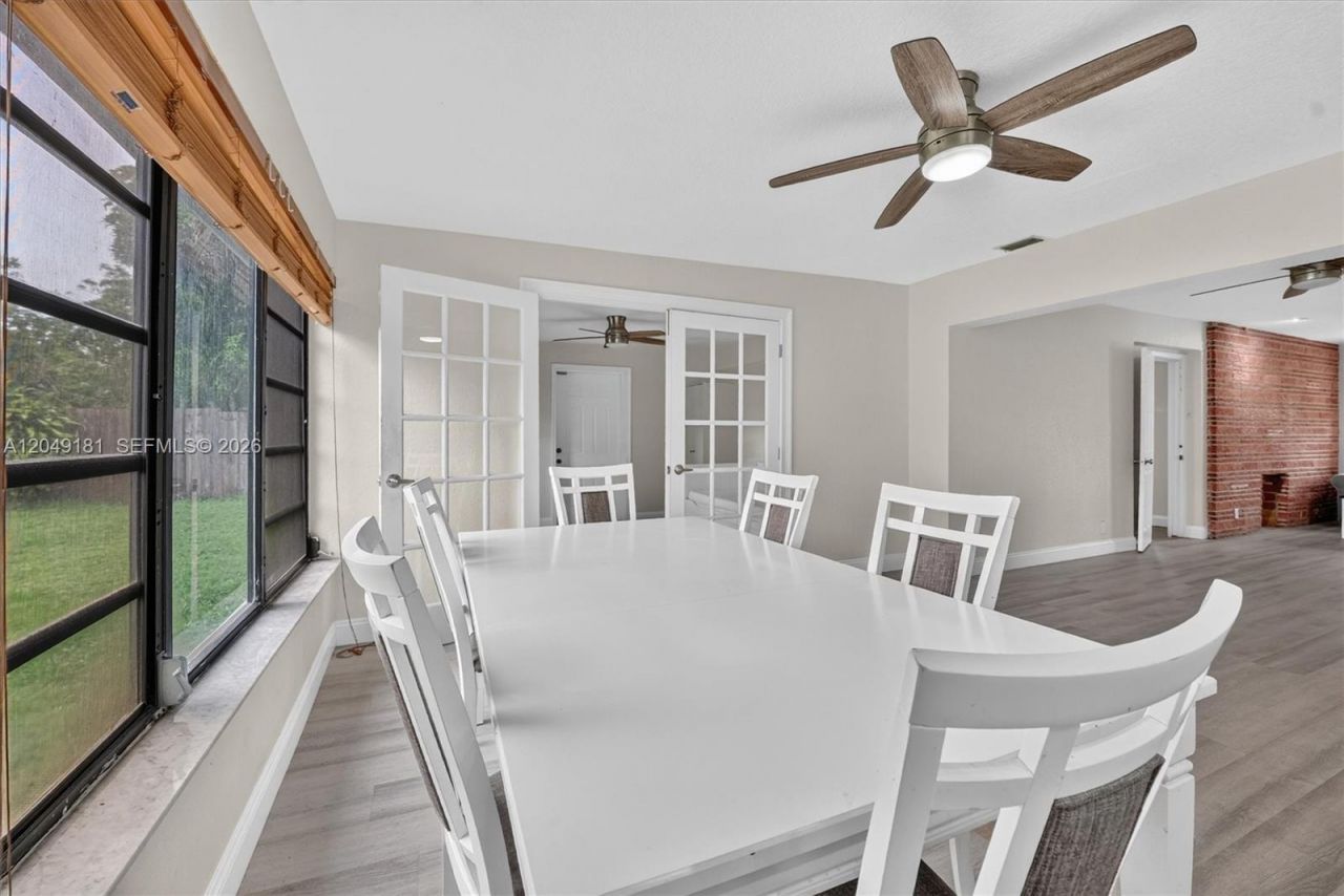 649 W Evanston Cir, Fort Lauderdale, FL 33312 Photo