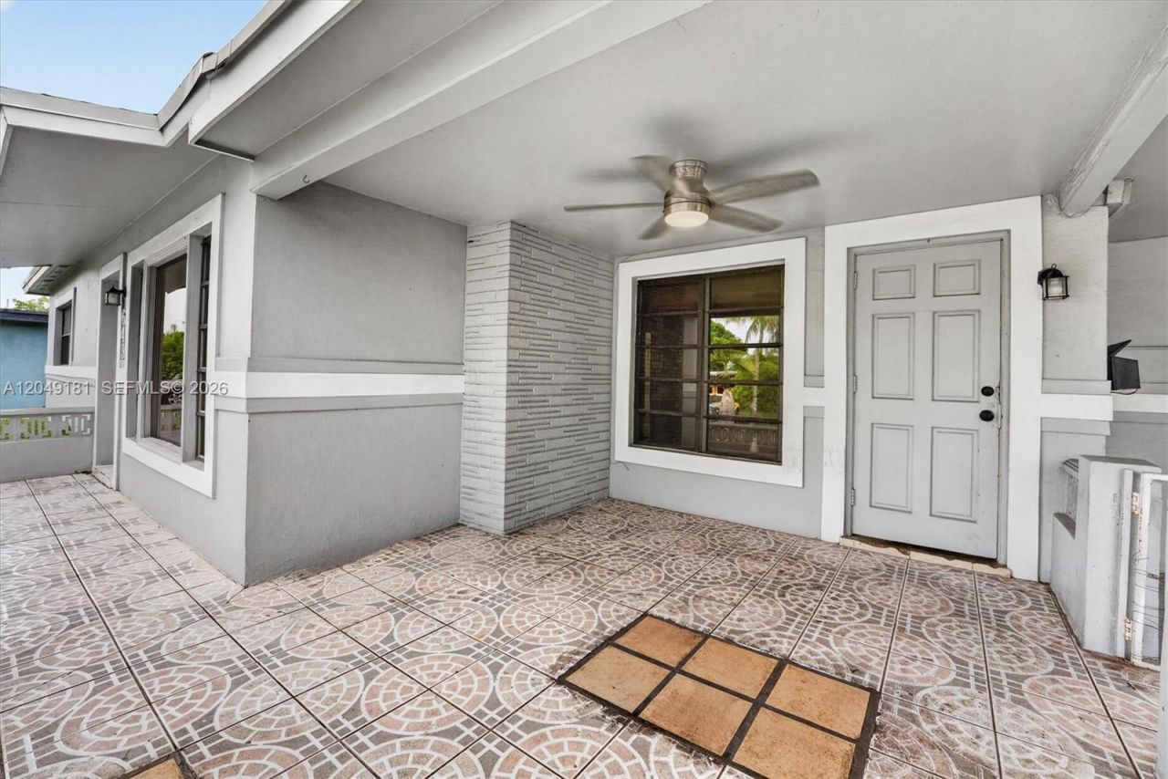 649 W Evanston Cir, Fort Lauderdale, FL 33312 Photo