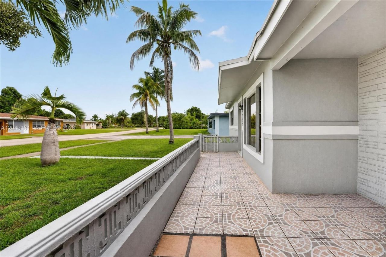 649 W Evanston Cir, Fort Lauderdale, FL 33312 Photo