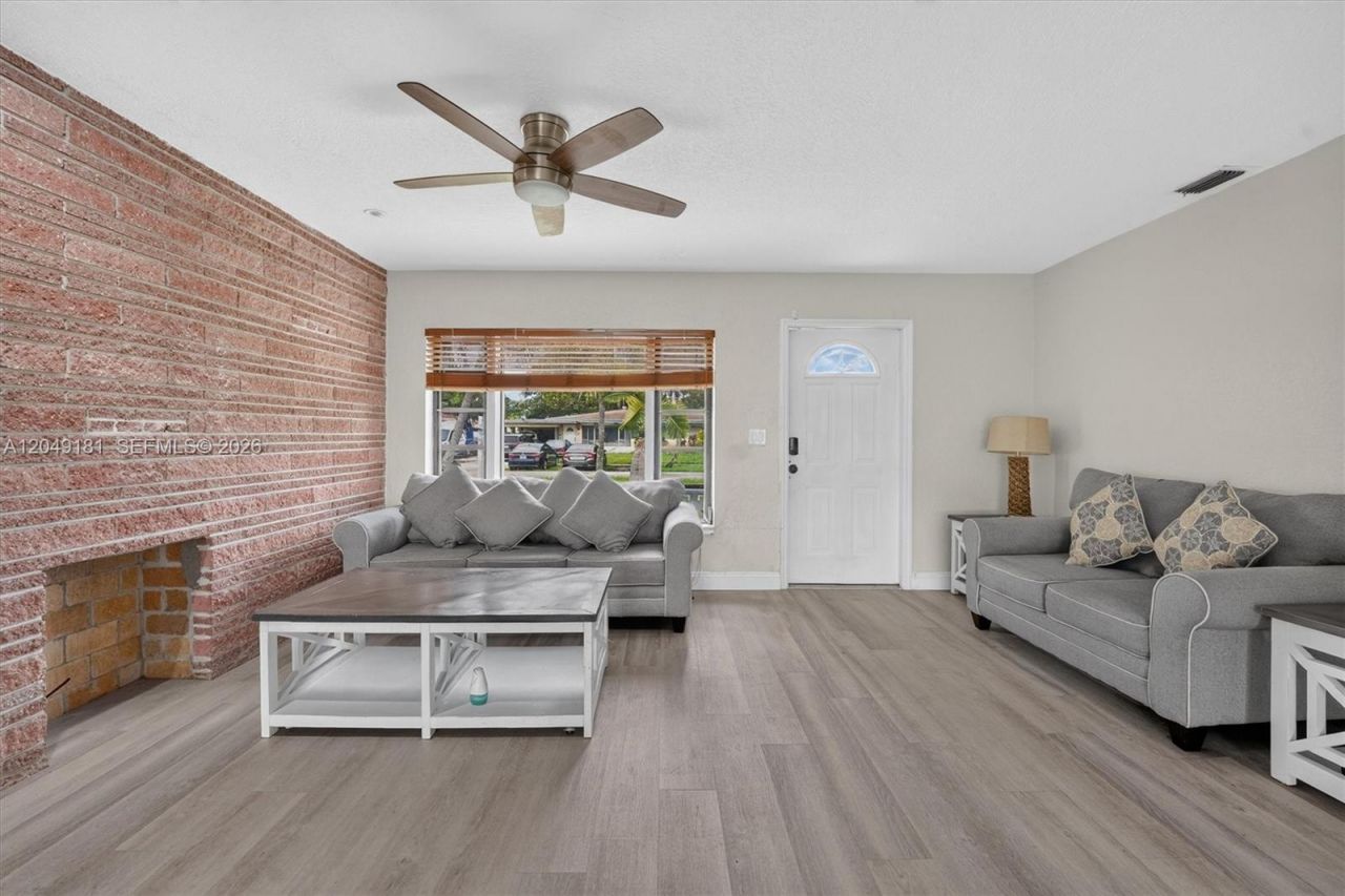 649 W Evanston Cir, Fort Lauderdale, FL 33312 Photo