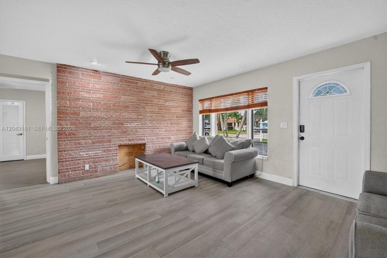 649 W Evanston Cir, Fort Lauderdale, FL 33312 Photo