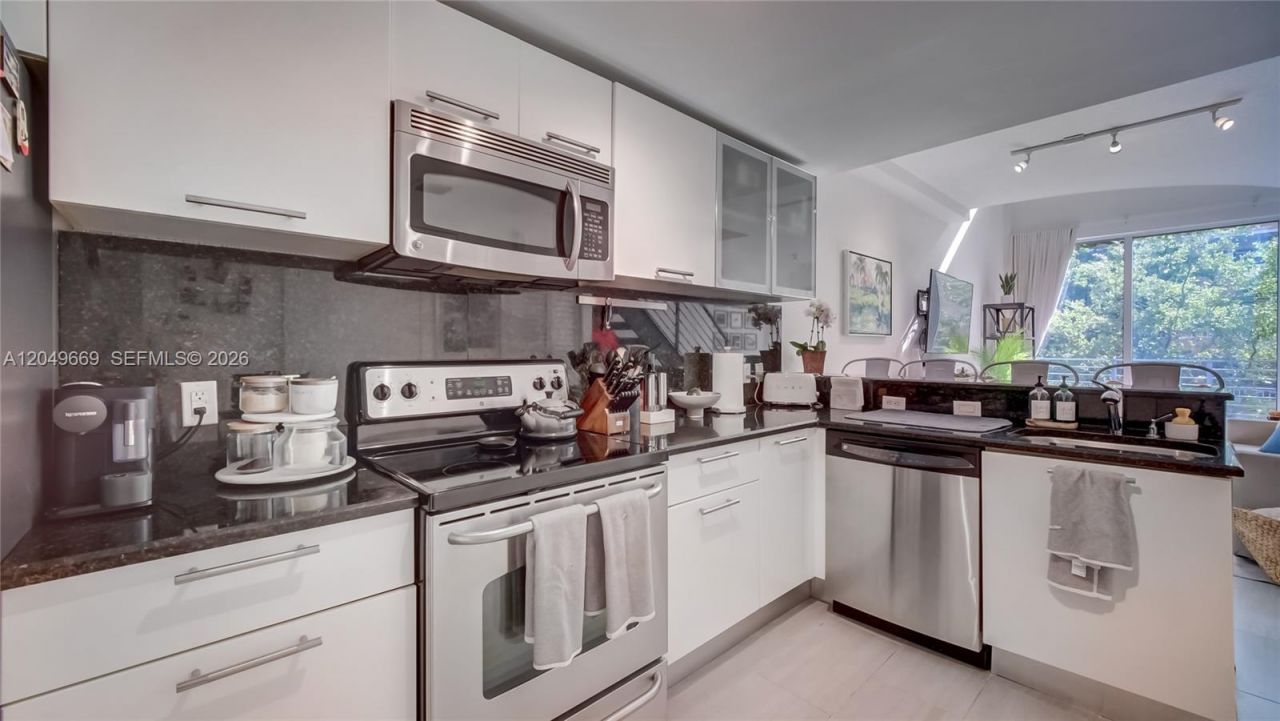 3339 Virginia St , Unit 323, Miami, FL 33133 Photo