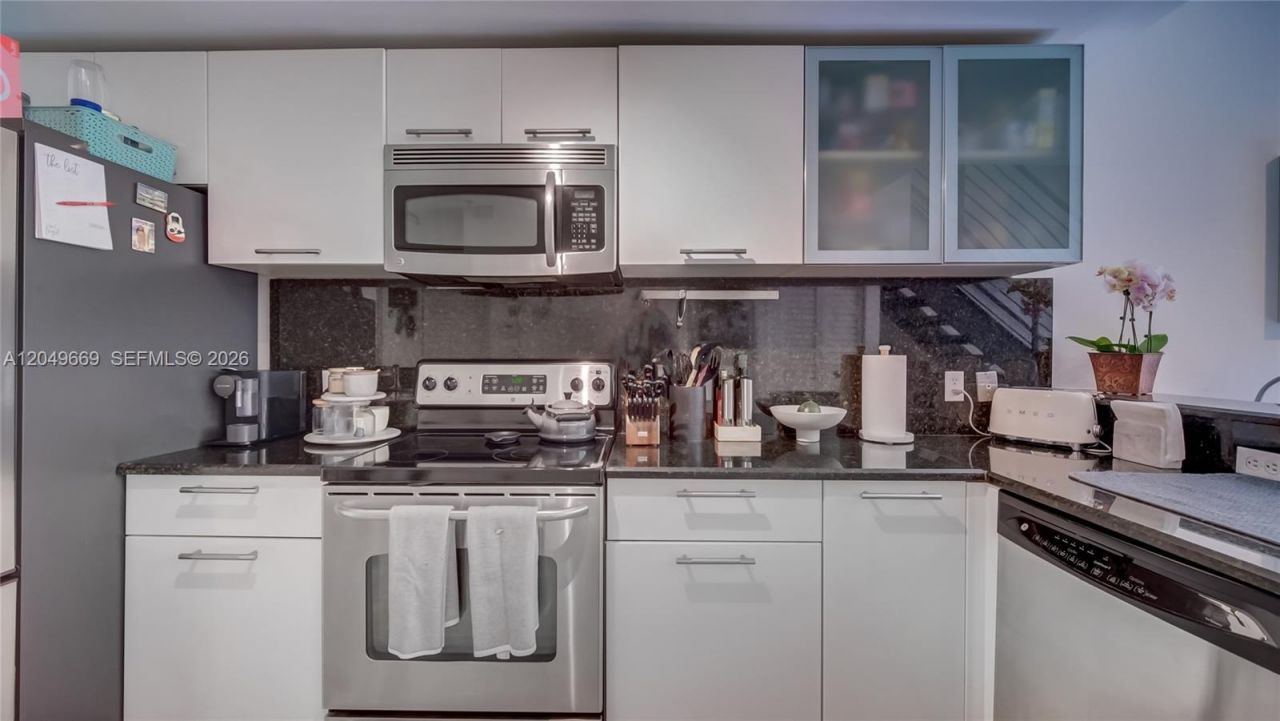 3339 Virginia St , Unit 323, Miami, FL 33133 Photo