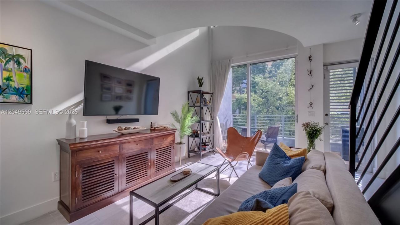 3339 Virginia St , Unit 323, Miami, FL 33133 Photo
