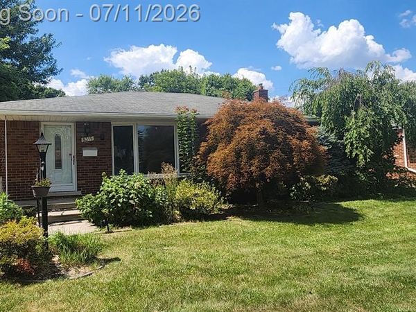 8315 Arnold Street, Dearborn Heights, MI 48127