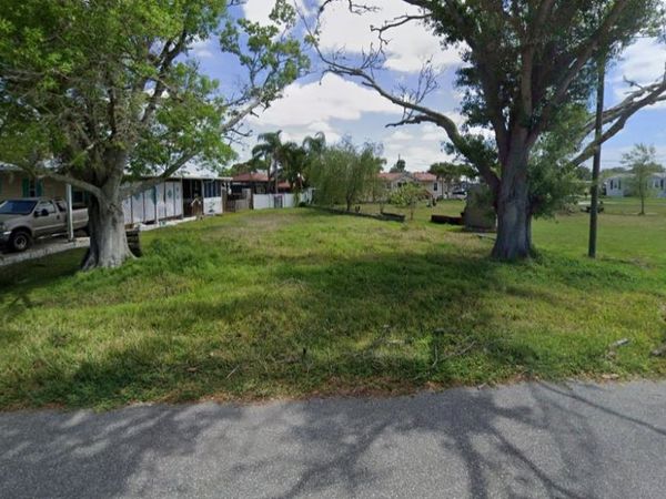 179 Sportsman Dr, Welaka, FL 32193