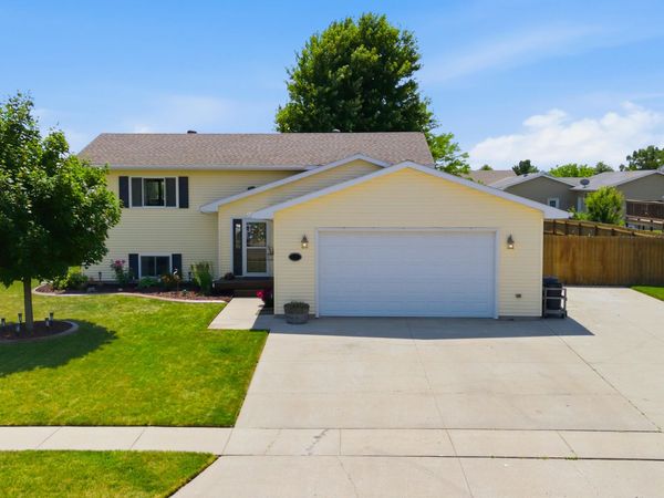 1017 Plum Lane, Aberdeen, SD 57401