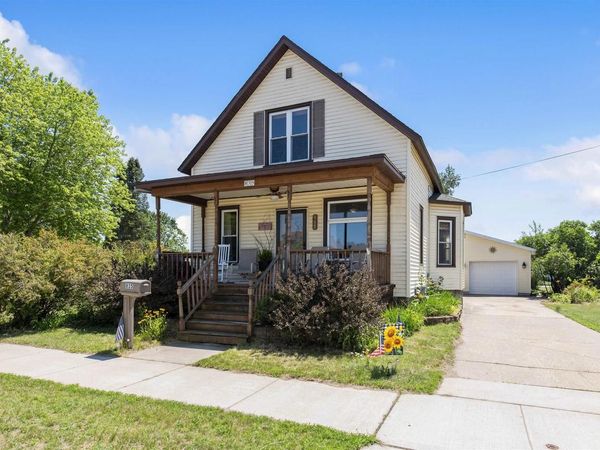 835 GLADSTONE STREET, Marinette, WI 54143