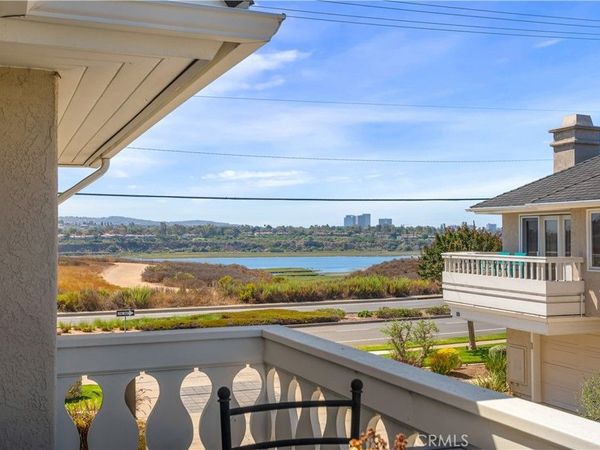 2463 Irvine Avenue, Unit A2, Costa Mesa, CA 92627