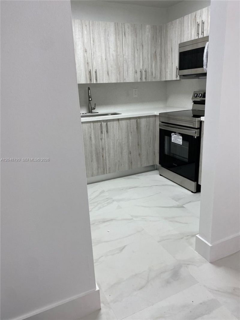 6190 W 19th Ave , Unit 206, Hialeah, FL 33012 Photo