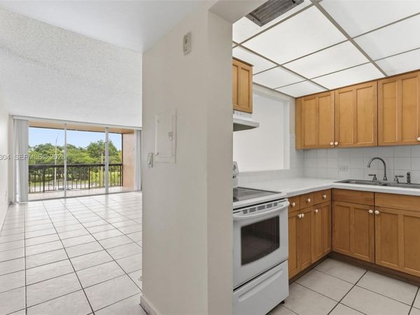 10425 SW 112th Ave , Unit 302, Miami, FL 33176