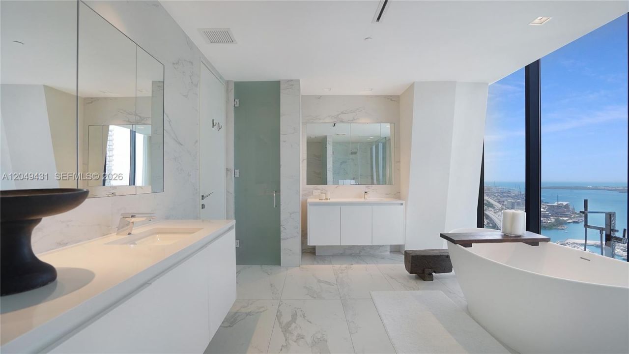1000 Biscayne Blvd , Unit 4401, Miami, FL 33132 Photo