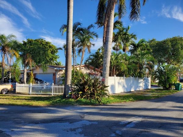 804 NW 8th St , Dania Beach, FL 33004