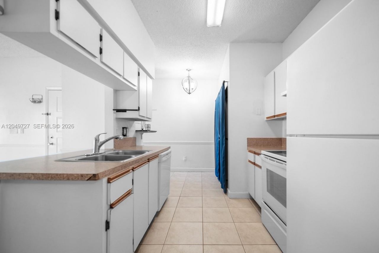18308 NW 68th Ave , Unit B, Hialeah, FL 33015 Photo