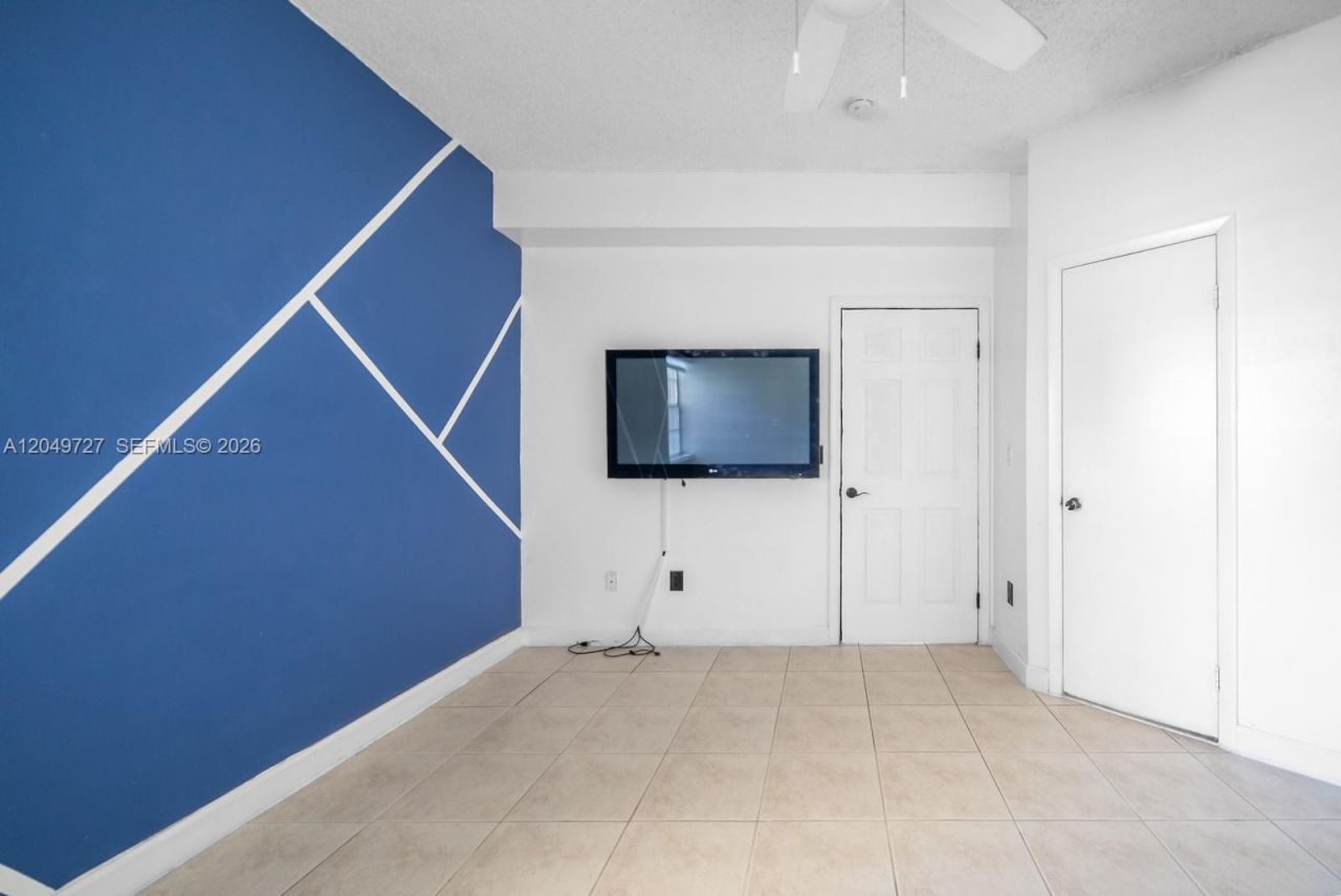18308 NW 68th Ave , Unit B, Hialeah, FL 33015 Photo
