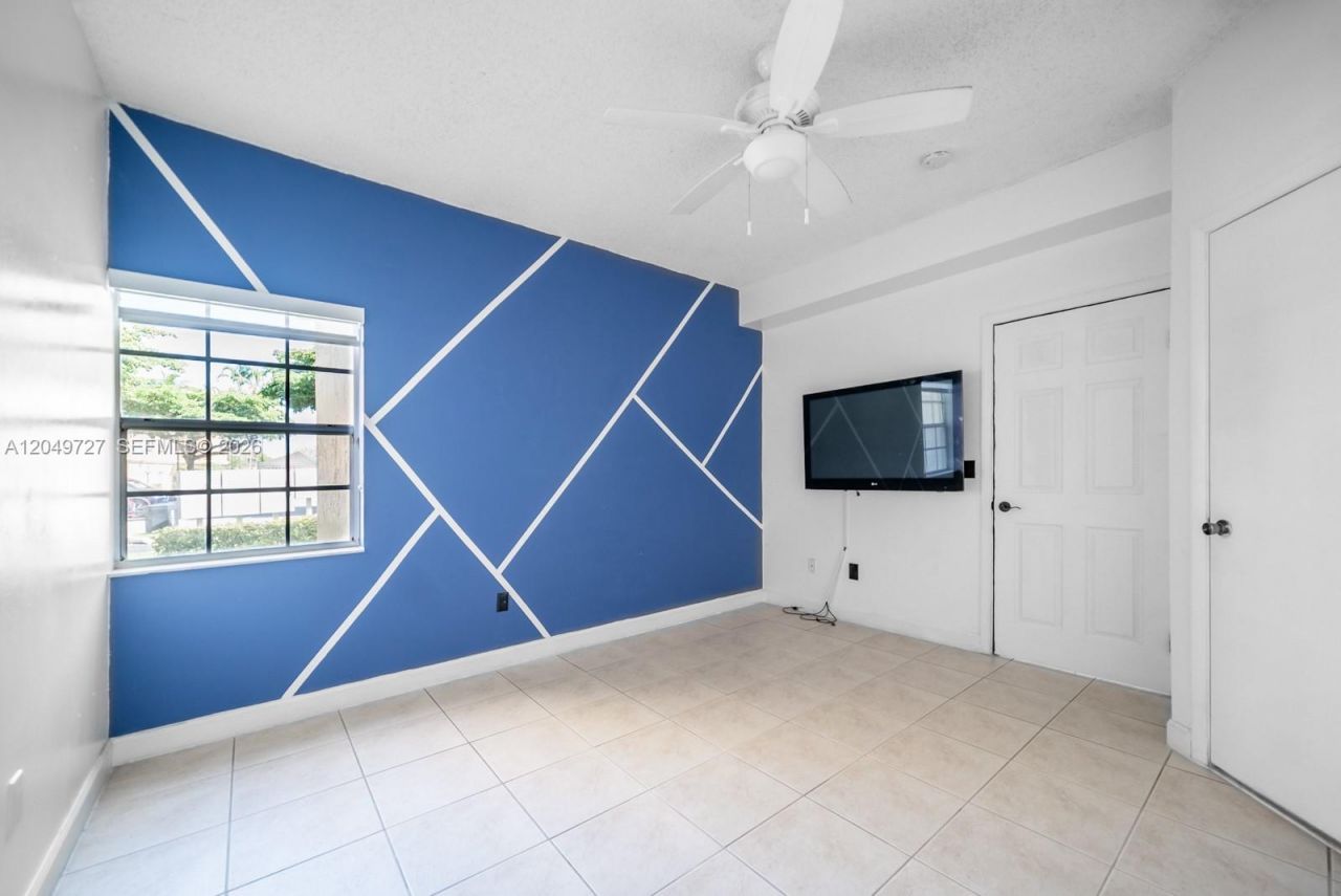 18308 NW 68th Ave , Unit B, Hialeah, FL 33015 Photo