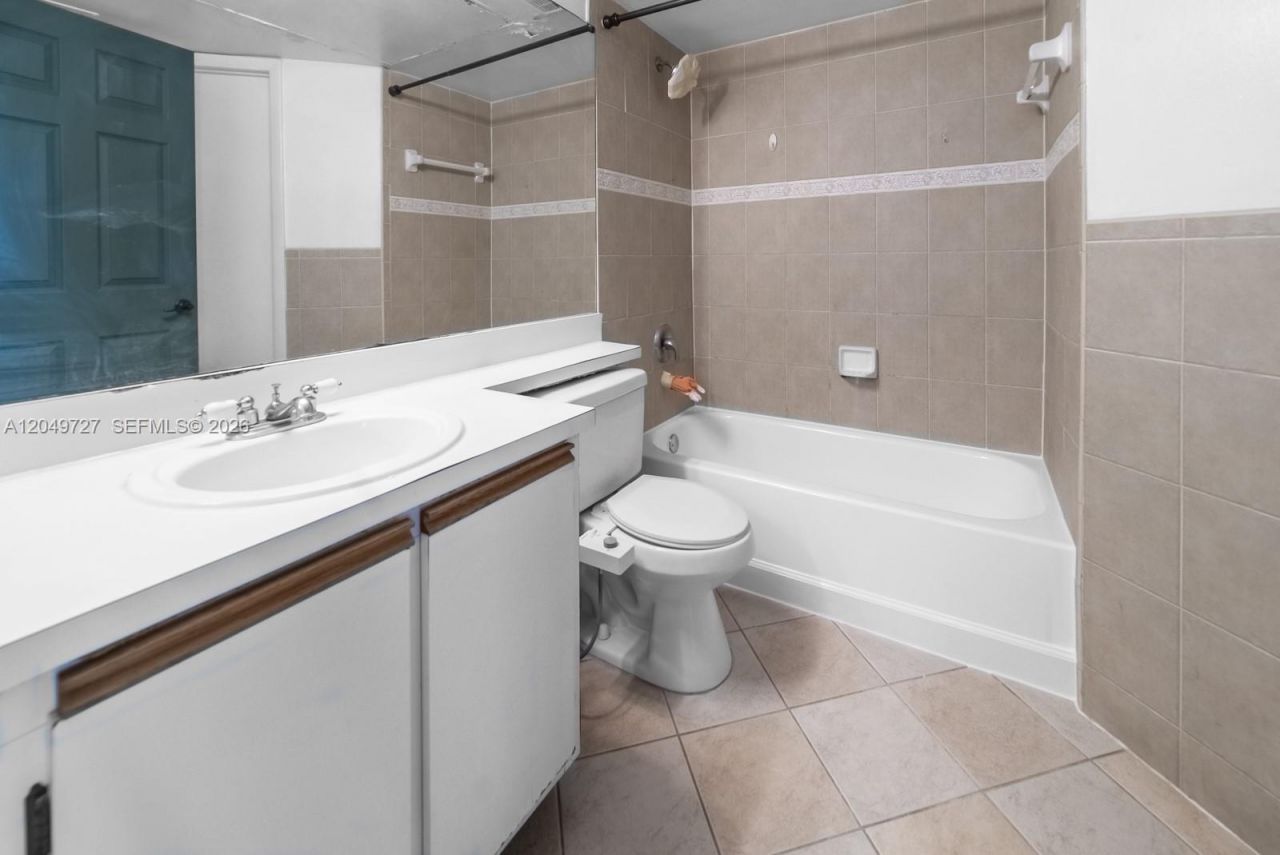 18308 NW 68th Ave , Unit B, Hialeah, FL 33015 Photo