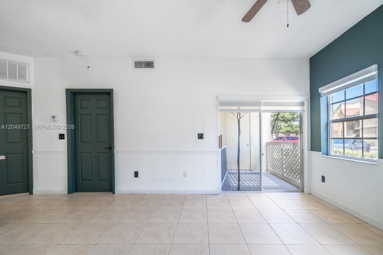 18308 NW 68th Ave , Unit B, Hialeah, FL 33015 Photo