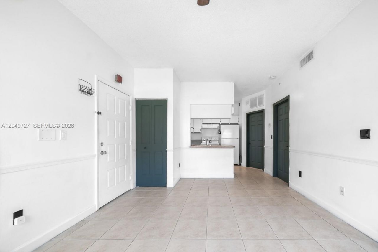 18308 NW 68th Ave , Unit B, Hialeah, FL 33015 Photo
