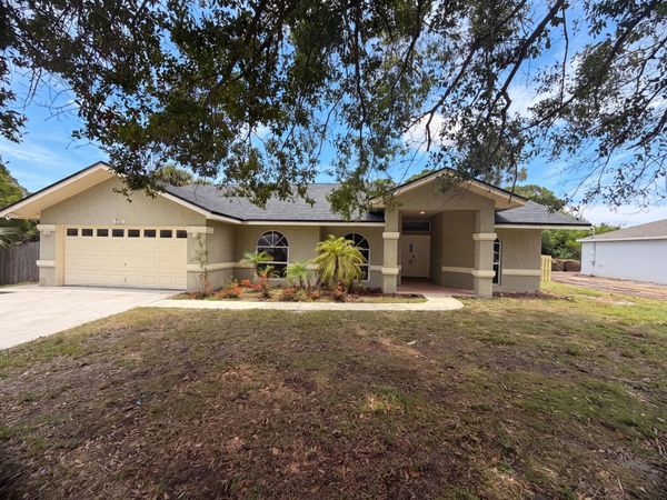 711 SE Celtic Avenue, Port St. Lucie, FL 34983