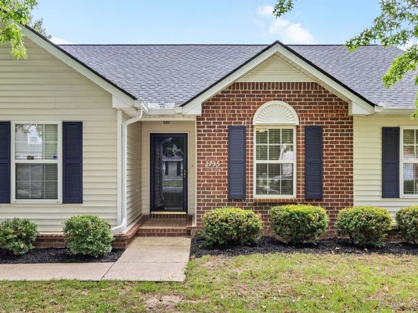 2735 Roscommon Dr, Murfreesboro, TN 37128