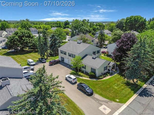 1424 Harbor Drive, Walled Lake, MI 48390