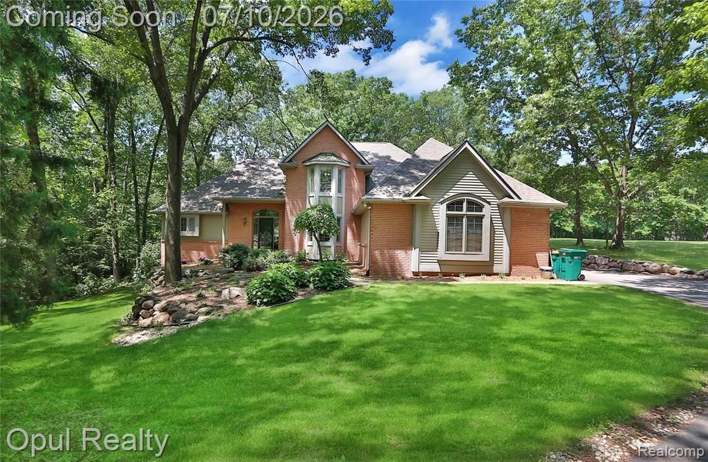 7725 Partridge Hill Drive, Hamburg Township, MI 48116 Main Photo