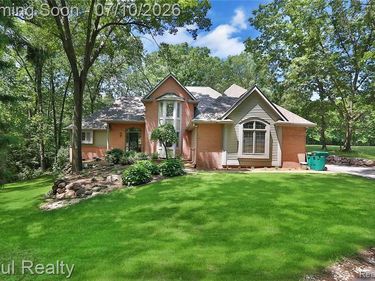 7725 Partridge Hill Drive, Hamburg Twp, MI 48116